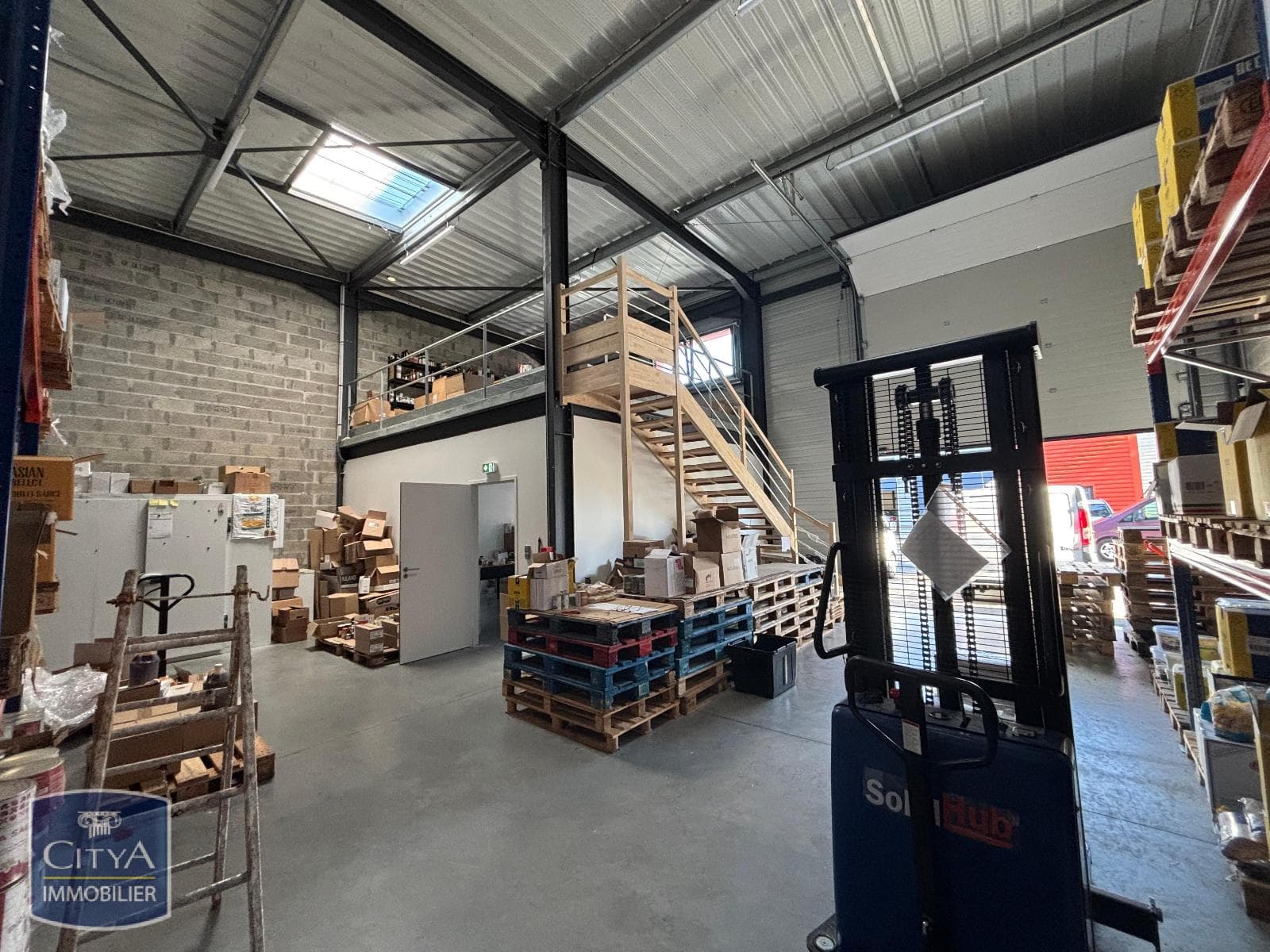 Local commercial · 146 m² · Location — photo 1