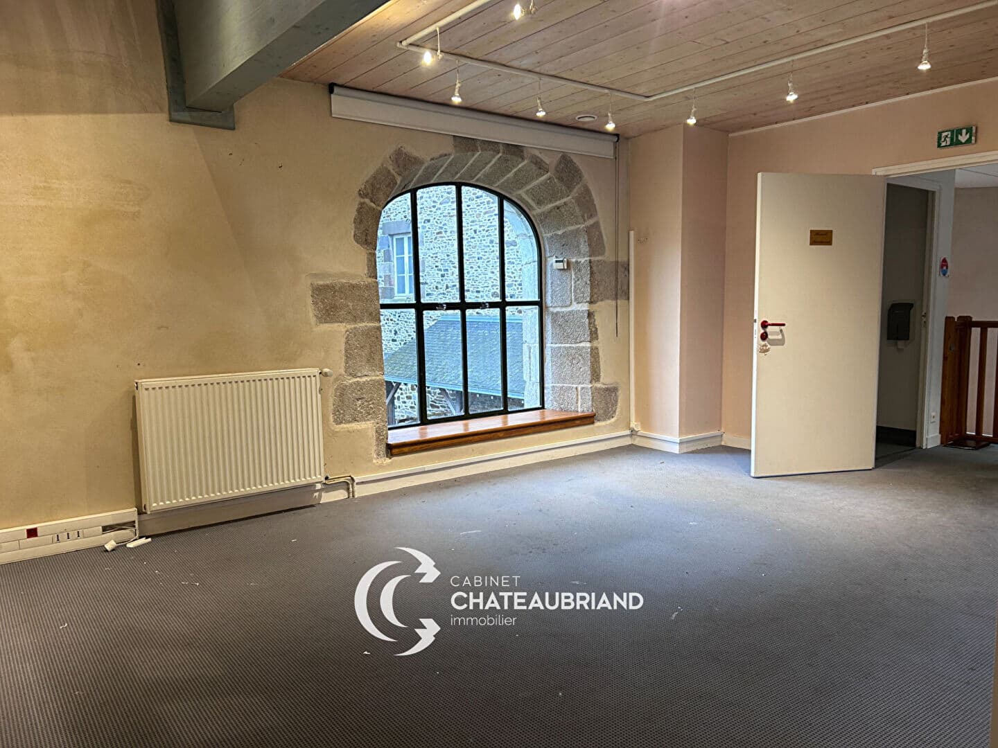 Local commercial 98 m² — DOL DE BRETAGNE — photo 1