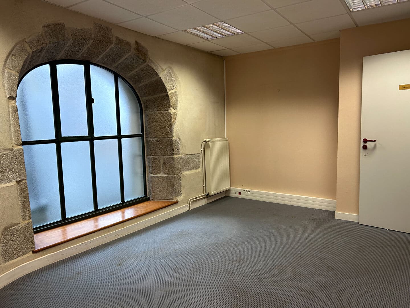 Local commercial · 98 m² · Location — photo 3