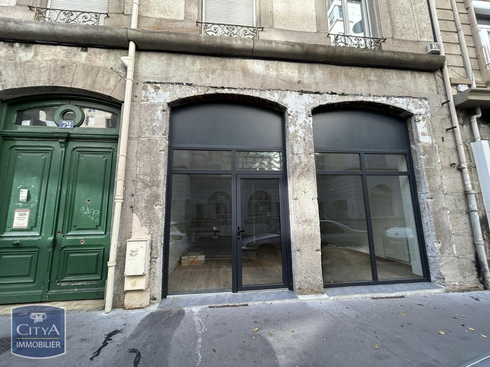 Local commercial 65 m² — ST ETIENNE — photo 1