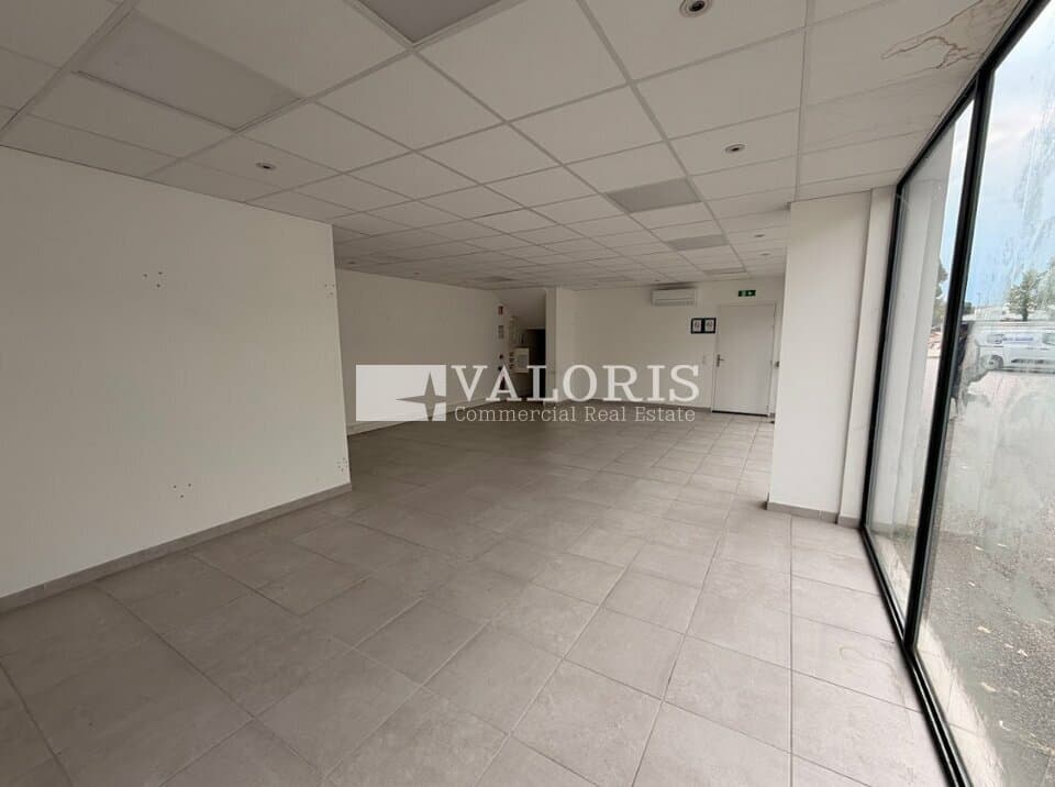 Local commercial · 428 m² · Location — photo 3
