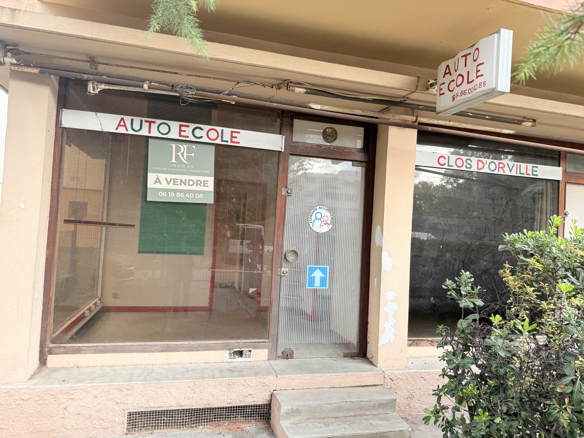 Local commercial 35 m² — NIMES — photo 1