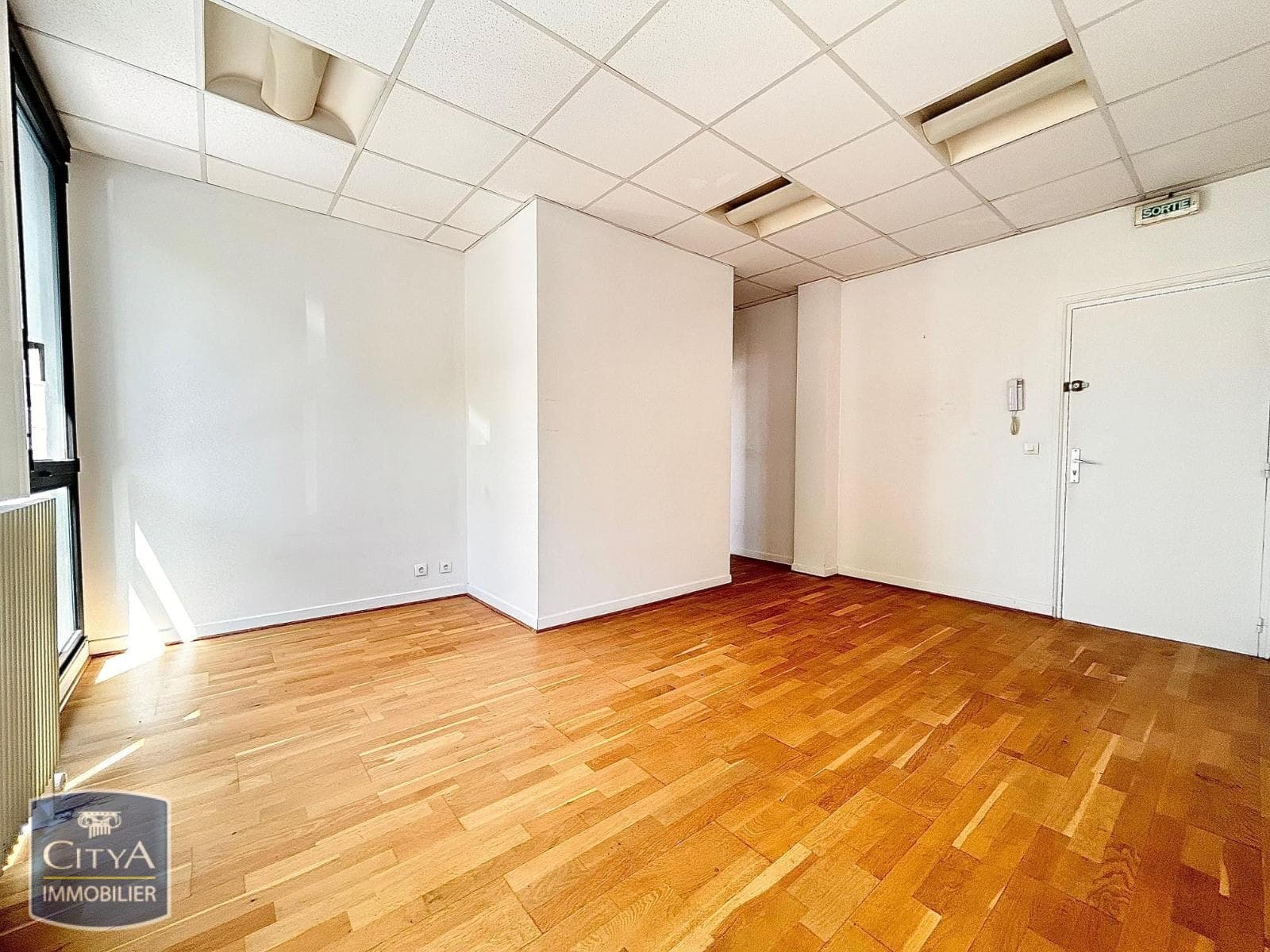 Local commercial · 47 m² · Location — photo 1