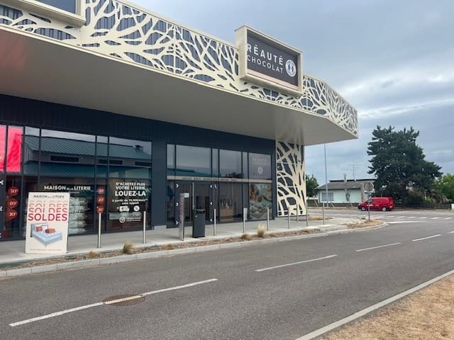 Local commercial · 320 m² · Location — photo 1