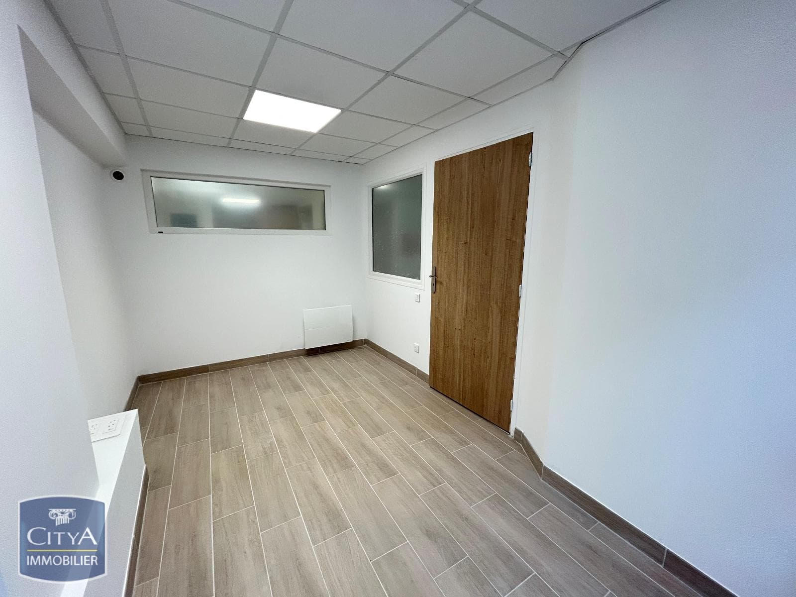 Local commercial · 94 m² · Location — photo 2