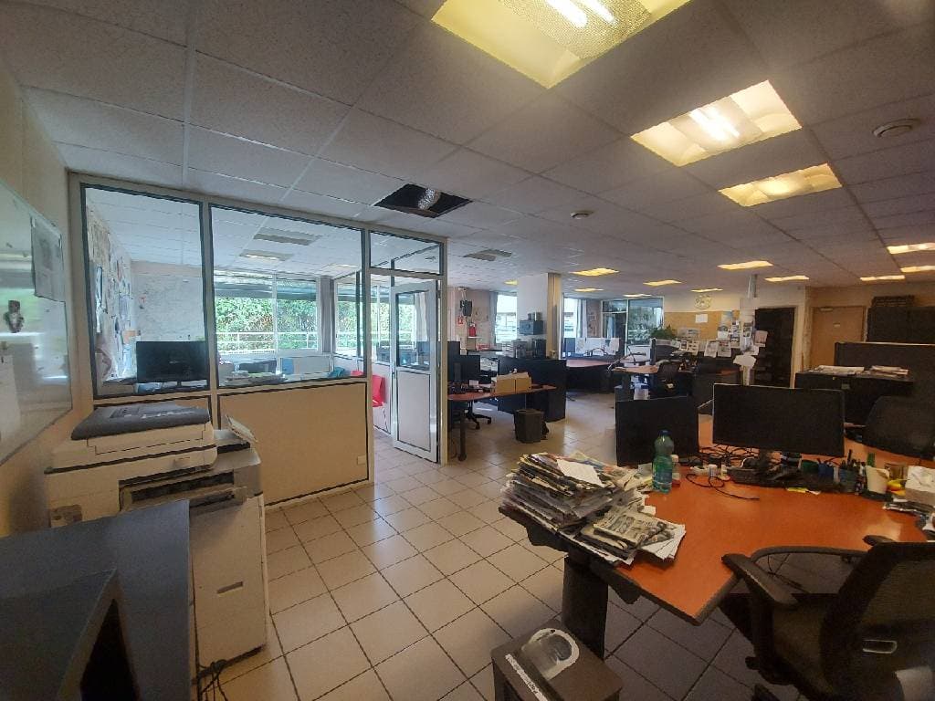 Local commercial · 191 m² · Achat des murs — photo 2