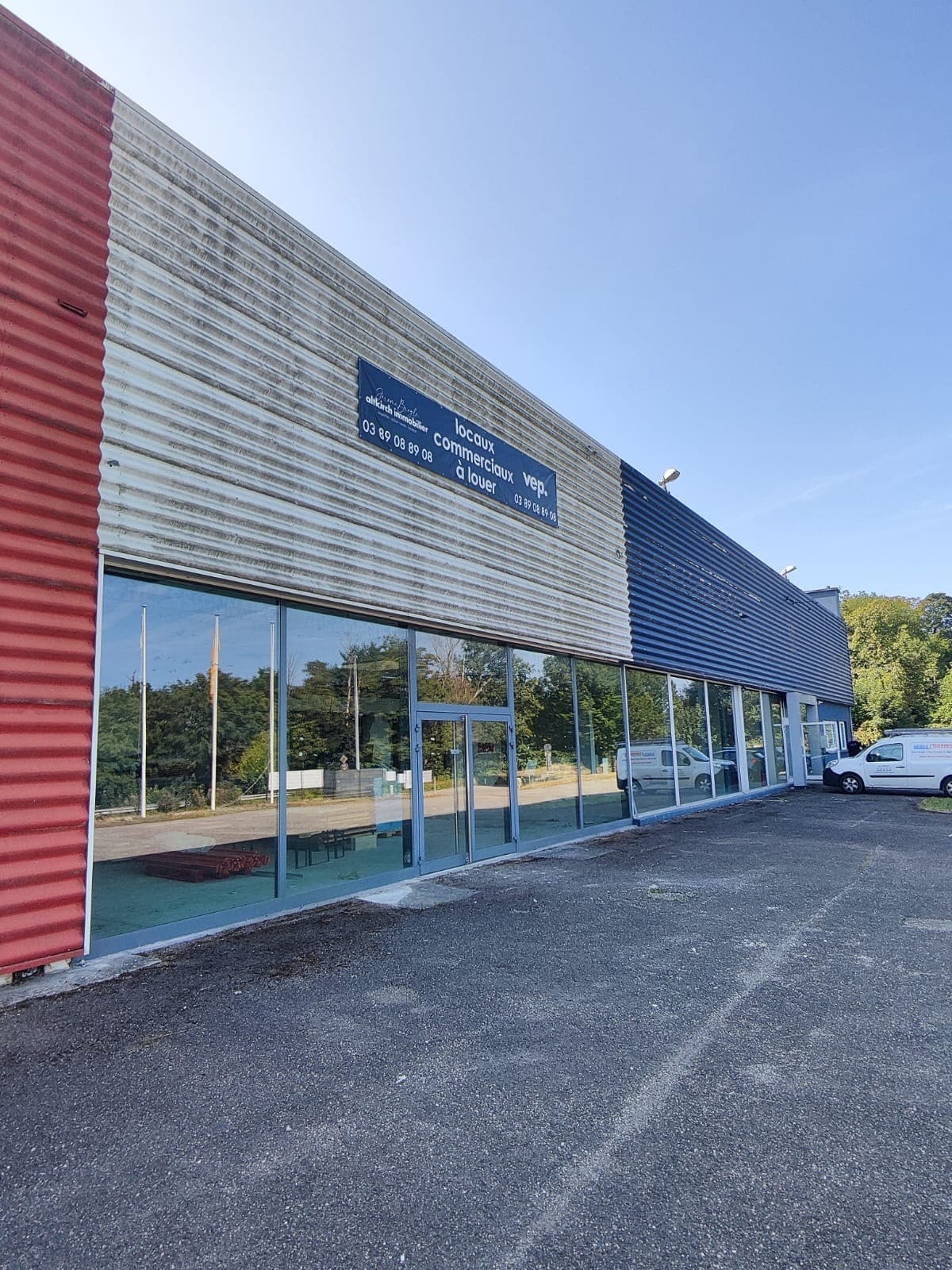 Local commercial · 350 m² · Location — photo 2