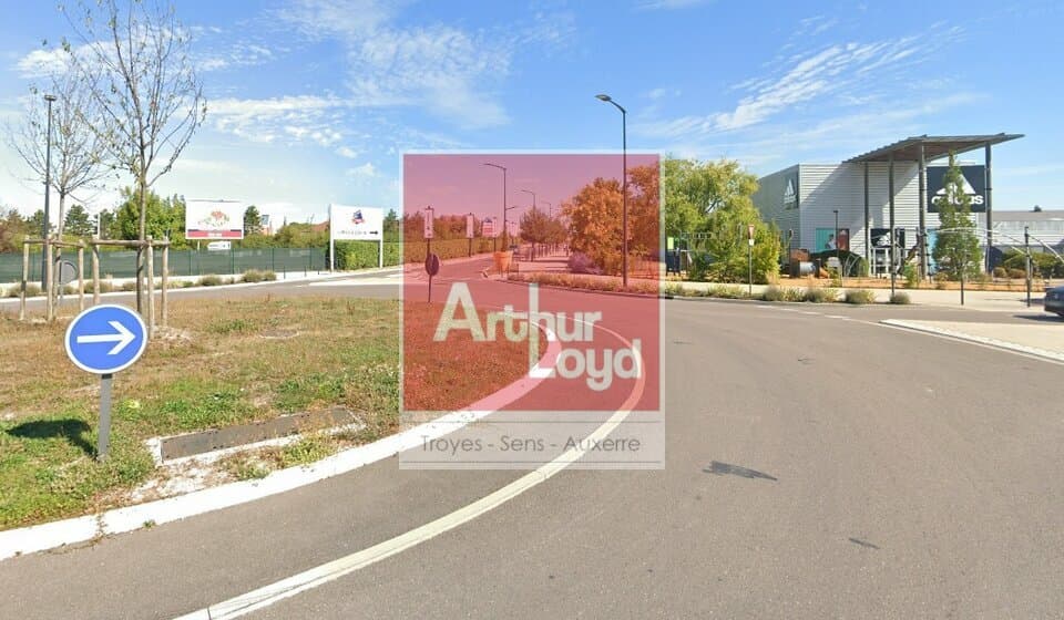 Local commercial 396 m² — TROYES — photo 1