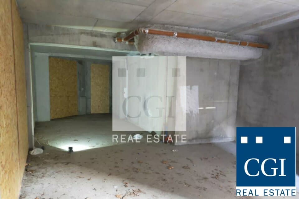 Local commercial · 81 m² · Location — photo 3
