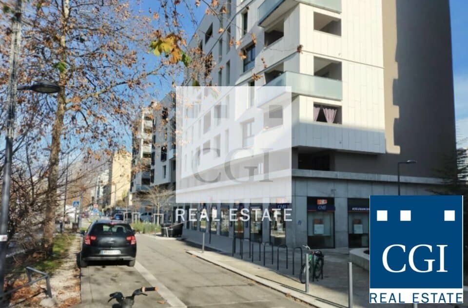 Local commercial · 76 m² · Location — photo 3