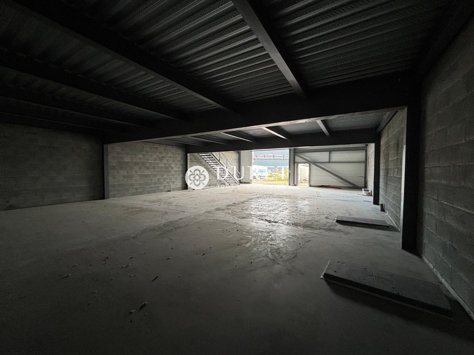Local commercial · 375 m² · Location — photo 3