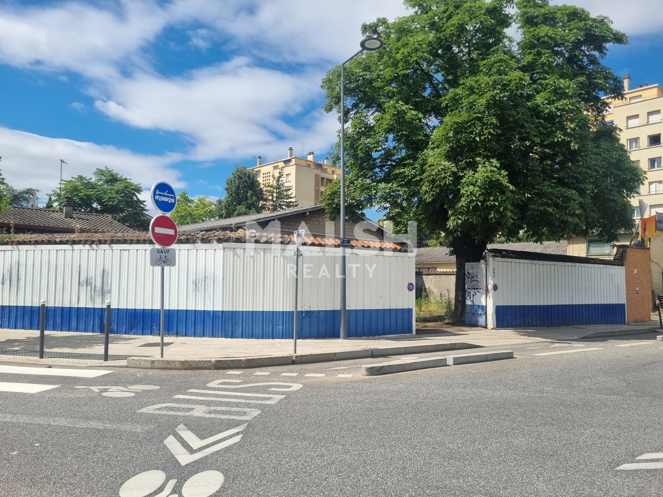 Local commercial 300 m² — RHONE — photo 1