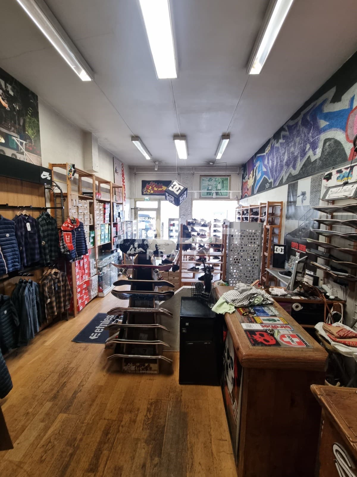 Local commercial 83 m² — RHONE — photo 1