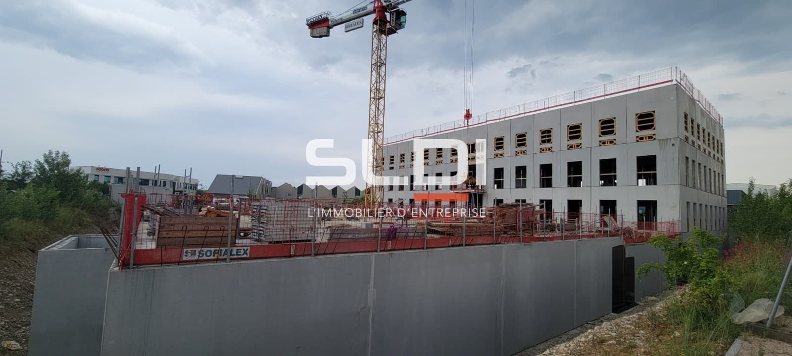 Local commercial 1478 m² — GENAS — photo 1