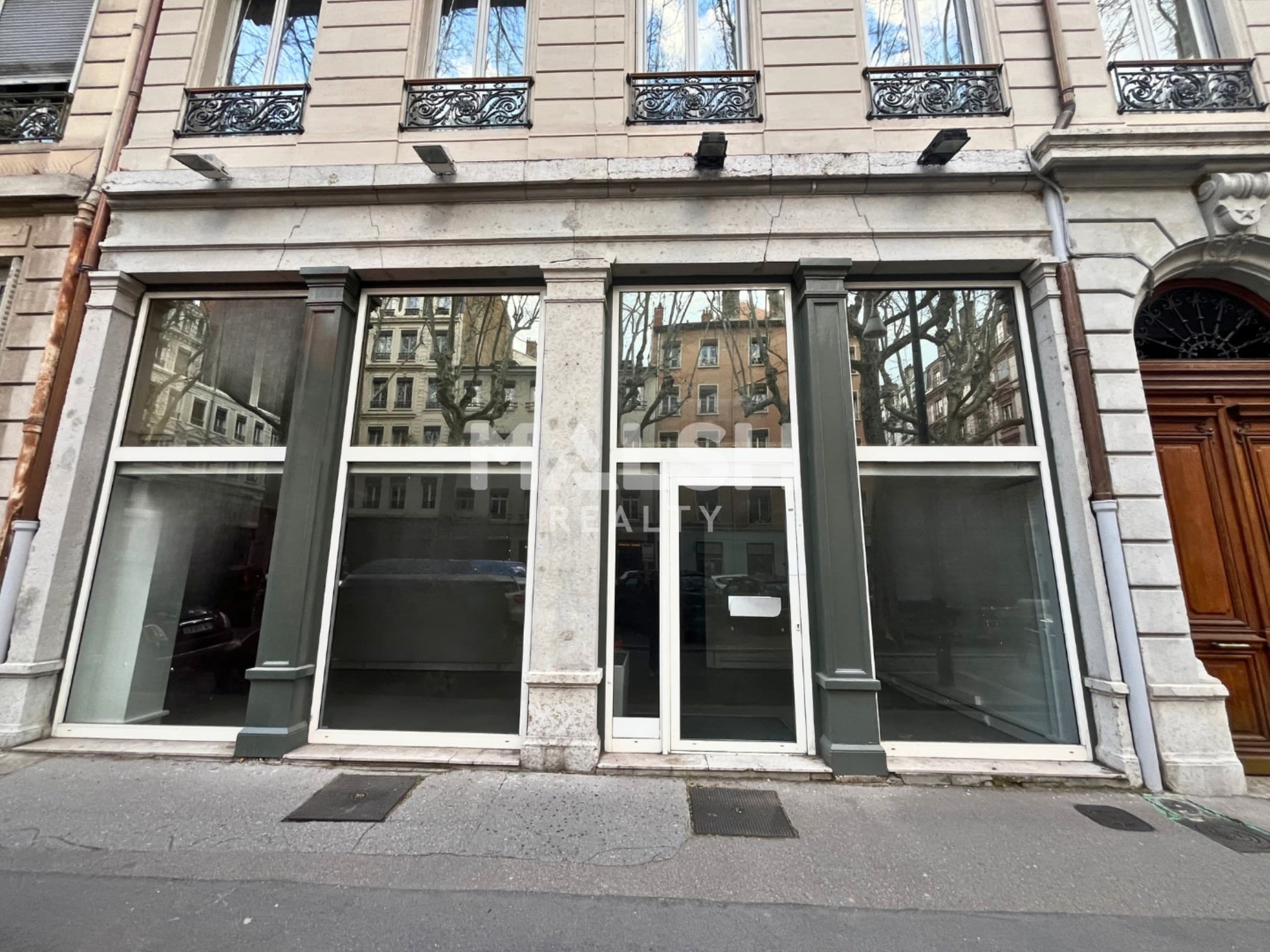 Local commercial 237 m² — RHONE — photo 1