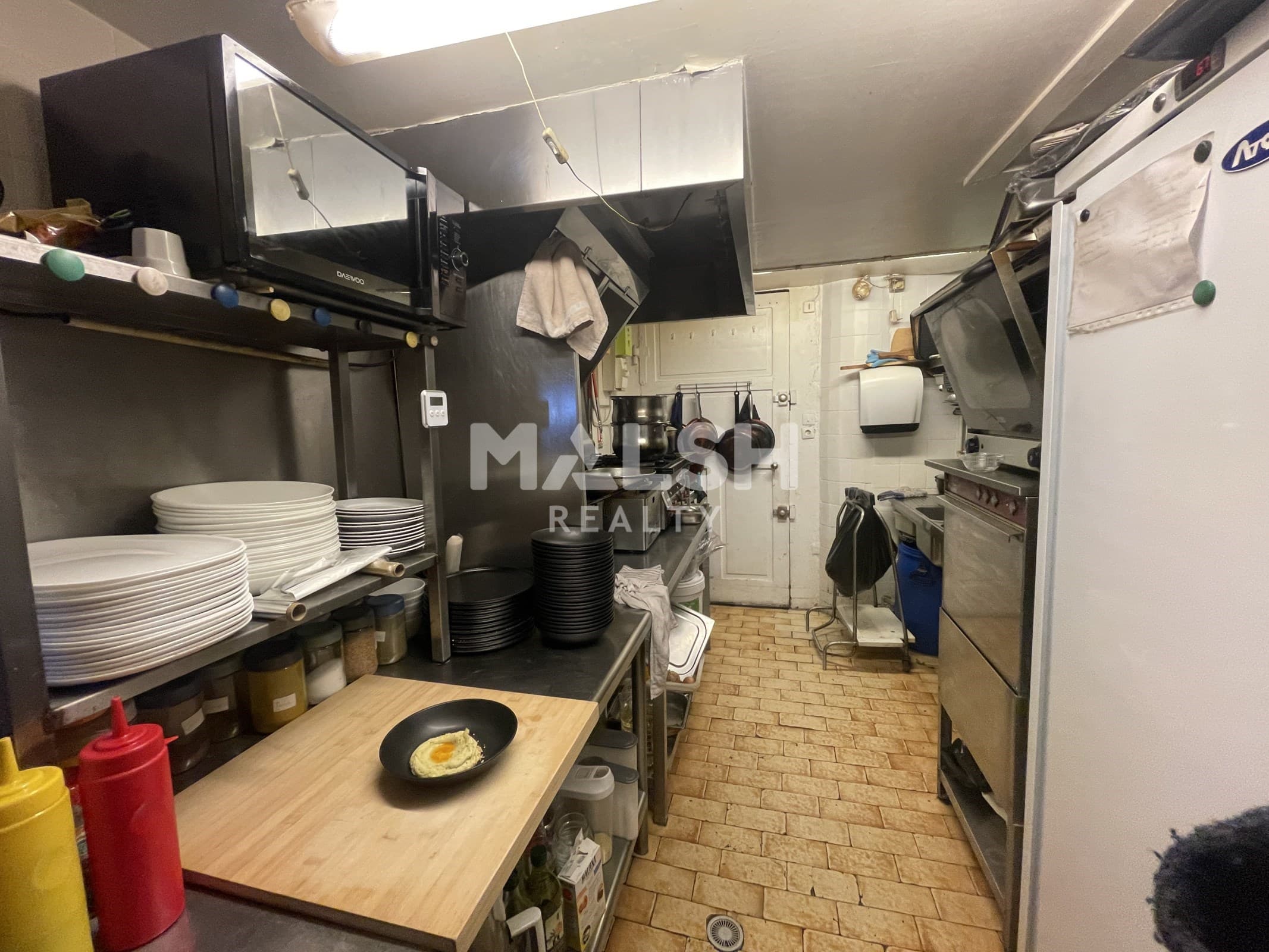 Local commercial 100 m² — RHONE — photo 1