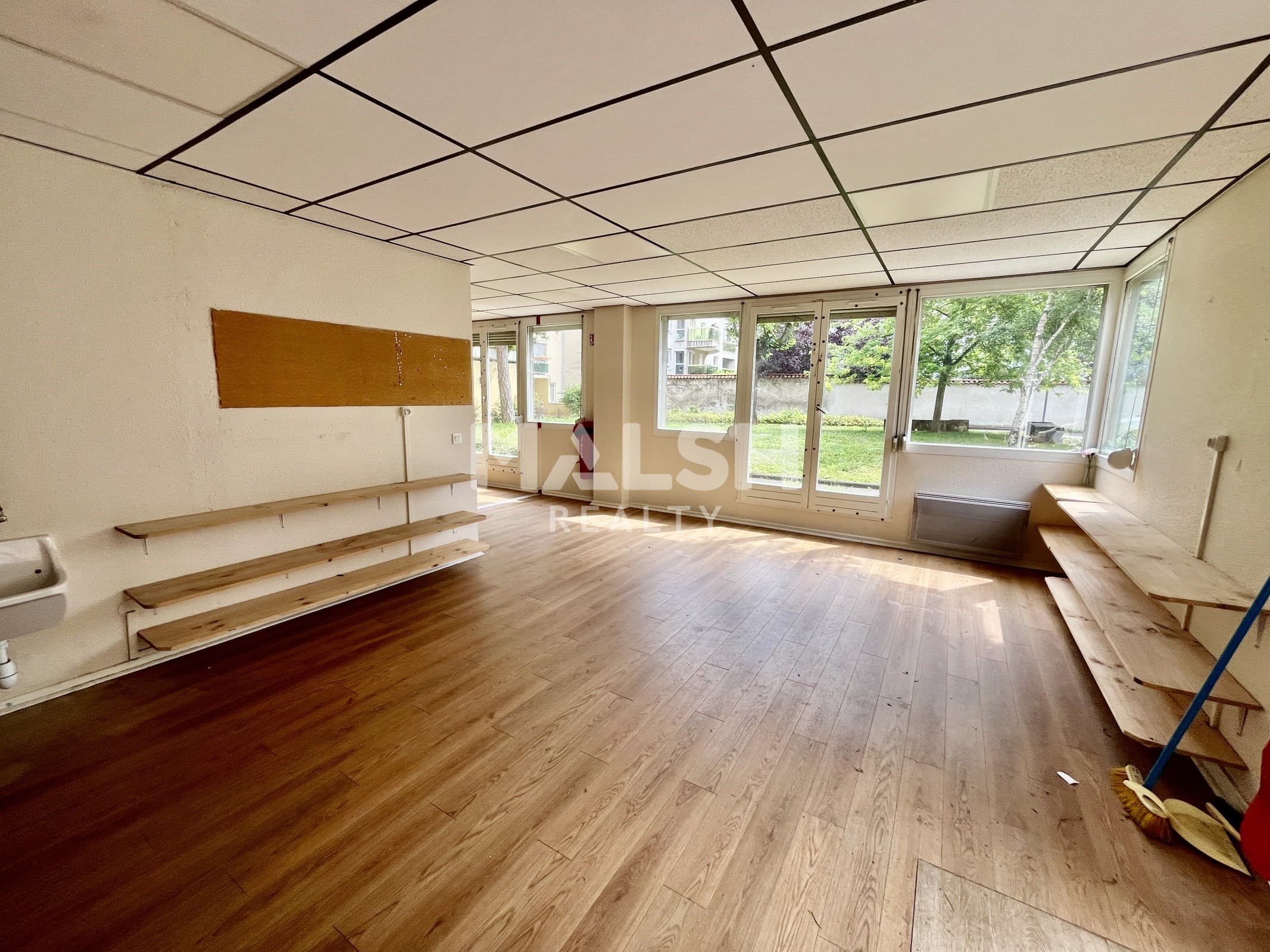 Local commercial 124 m² — RHONE — photo 1