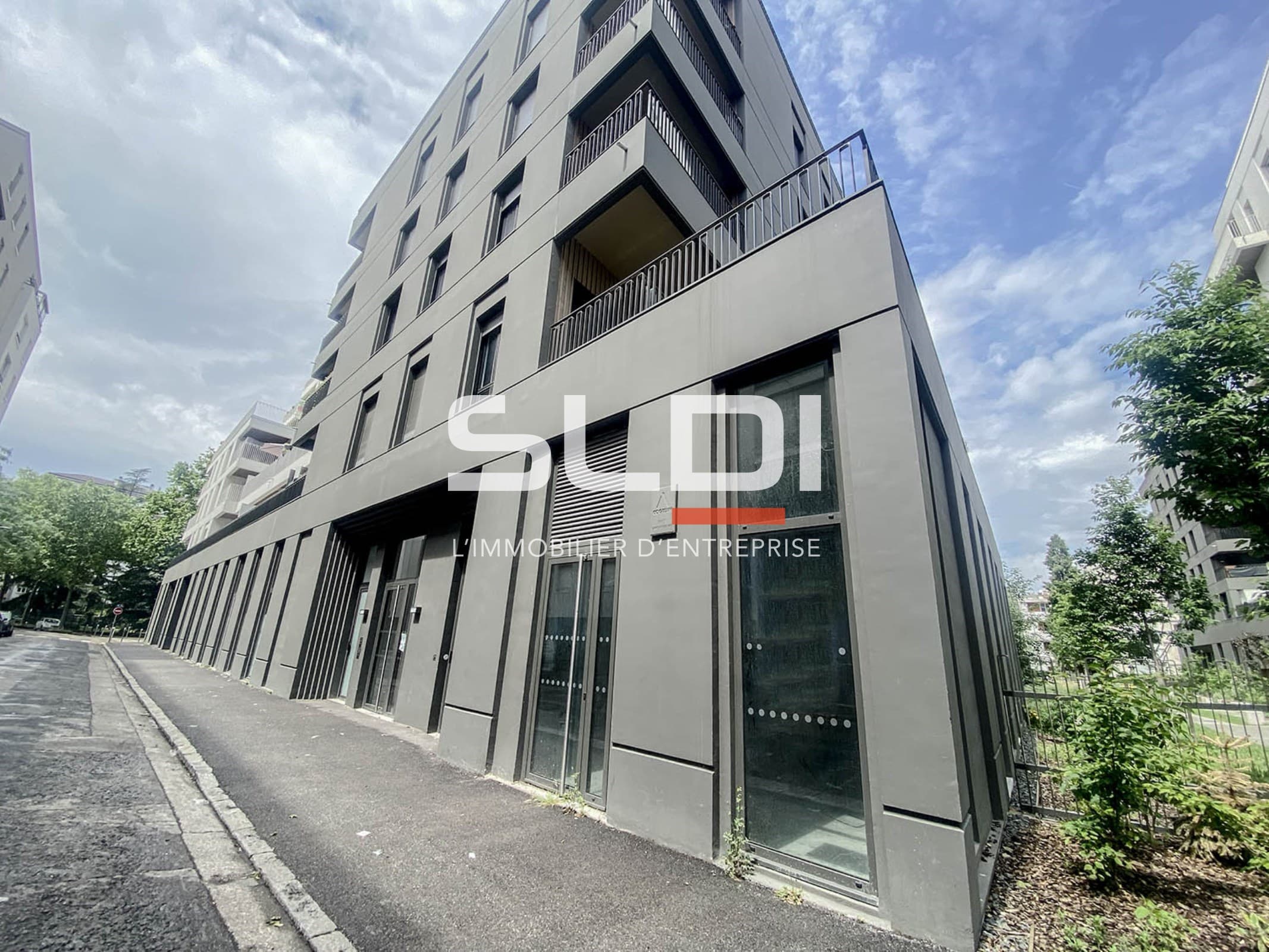 Local commercial 399 m² — VILLEURBANNE — photo 1