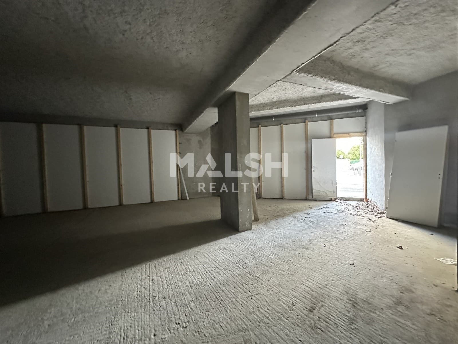 Local commercial · 275 m² · Location — photo 2