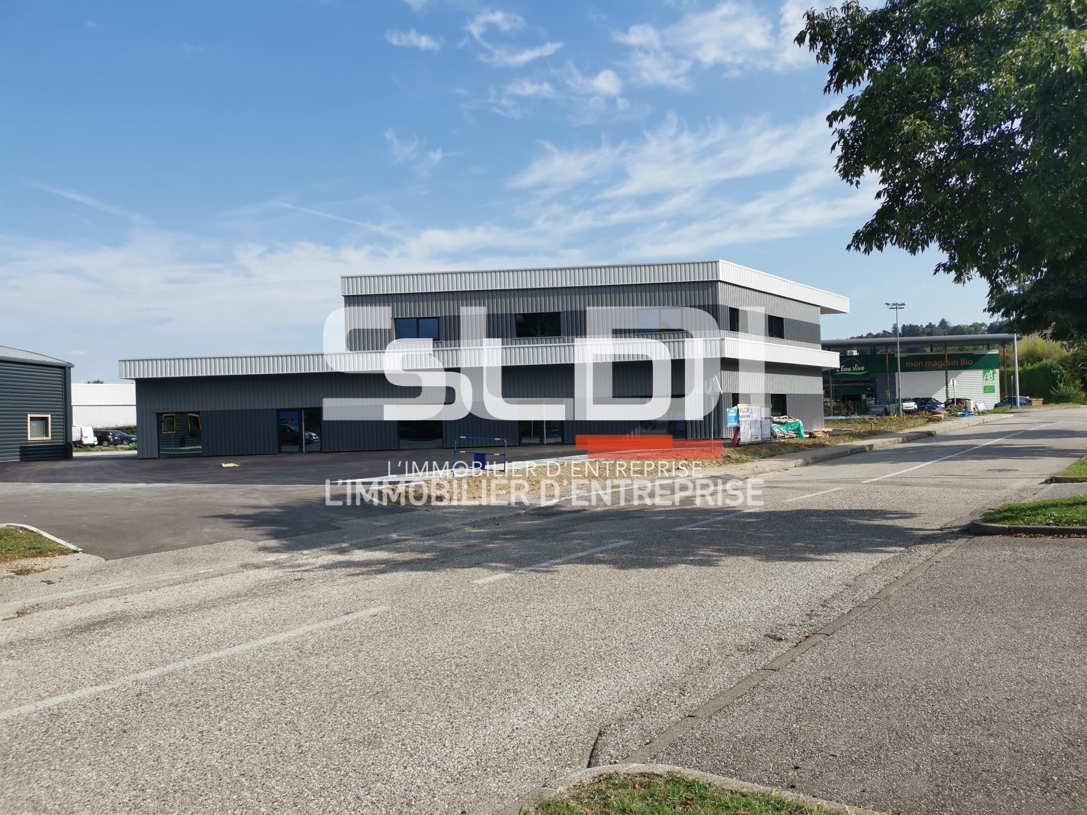 Local commercial · 594 m² · Location — photo 2