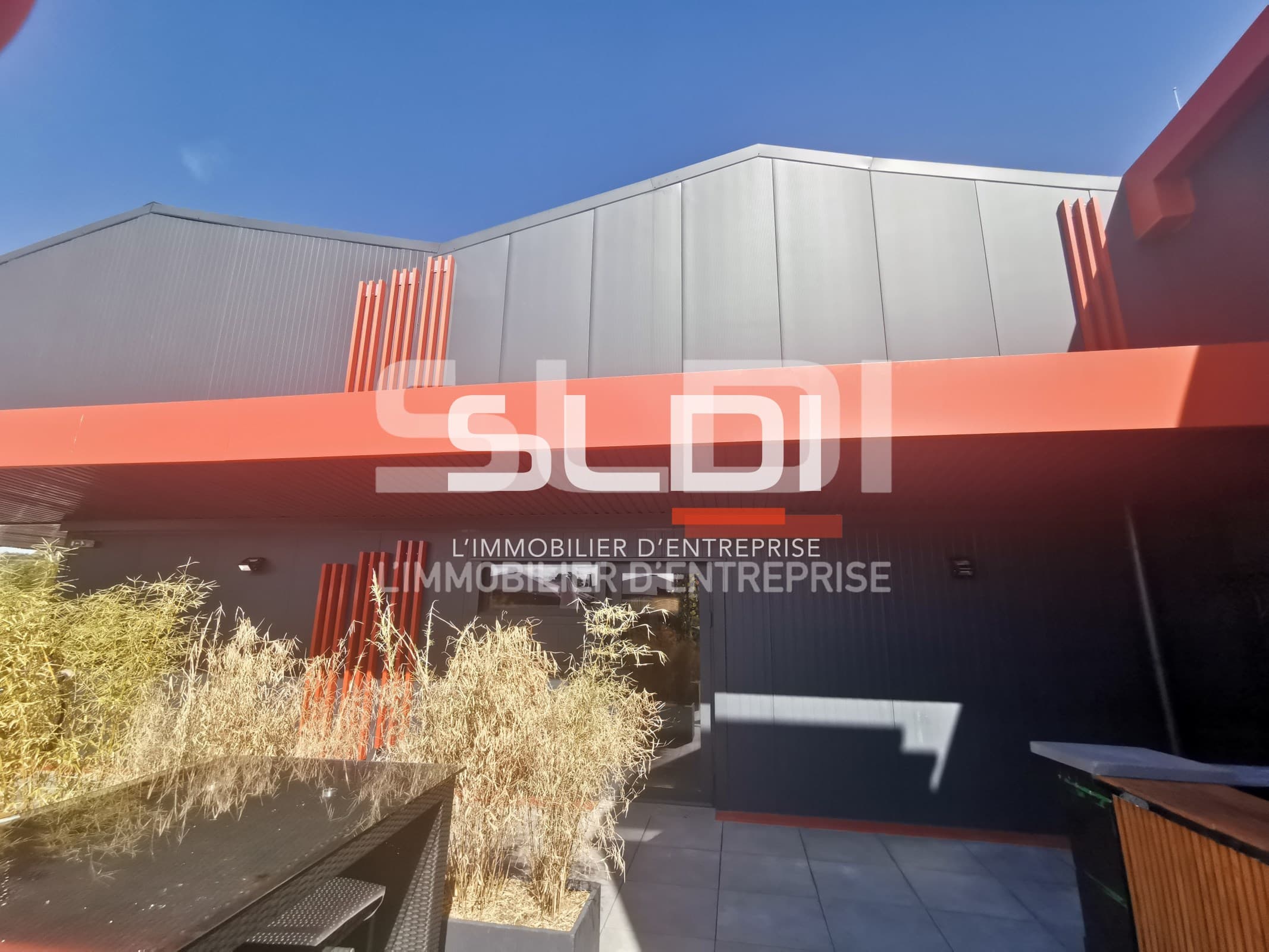 Local commercial 150 m² — BOURGOIN JALLIEU — photo 1