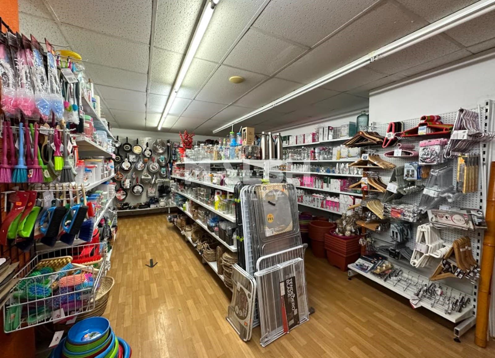 Local commercial 273 m² — RHONE — photo 1