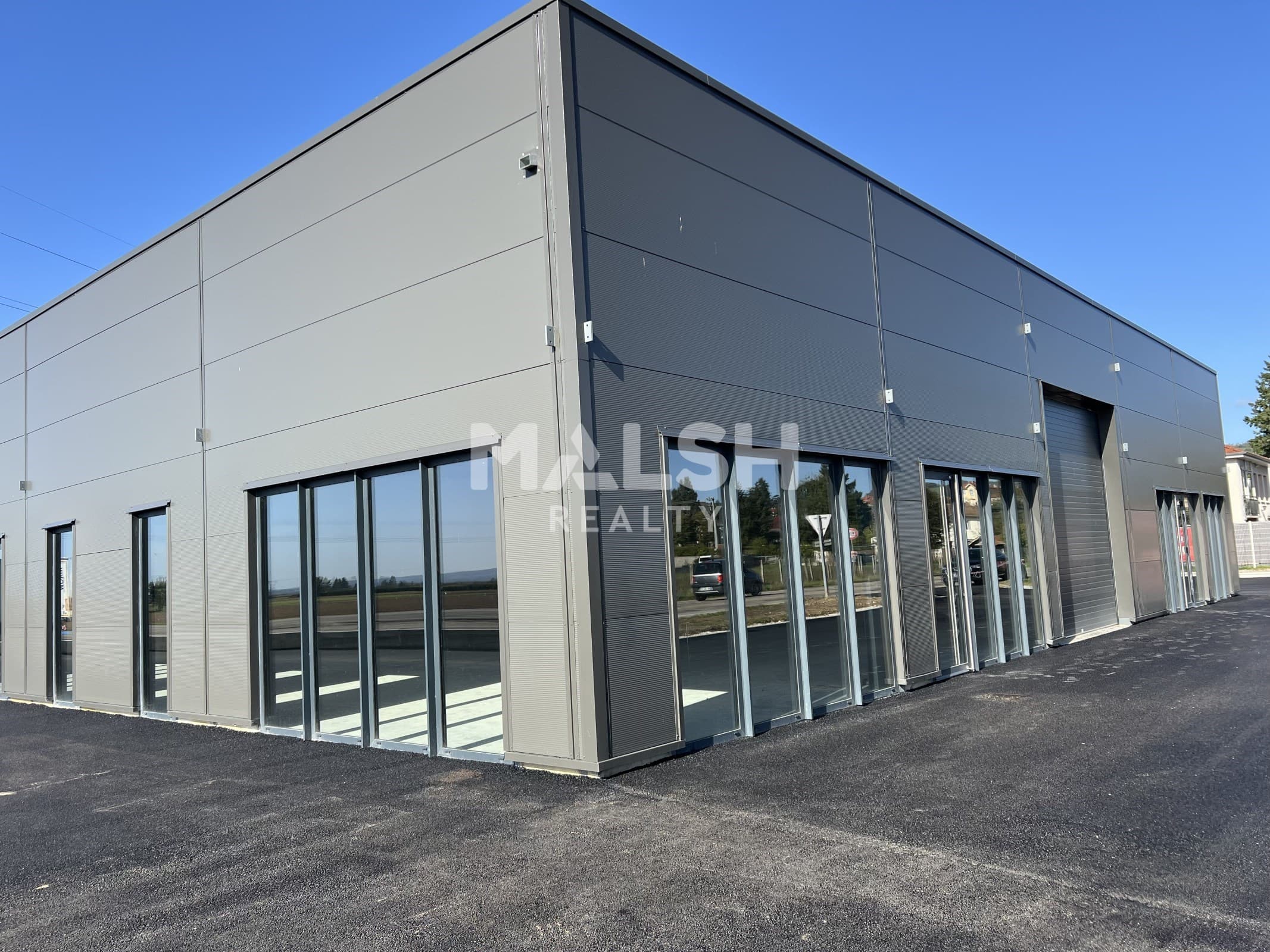 Local commercial 555 m² — ISERE — photo 1