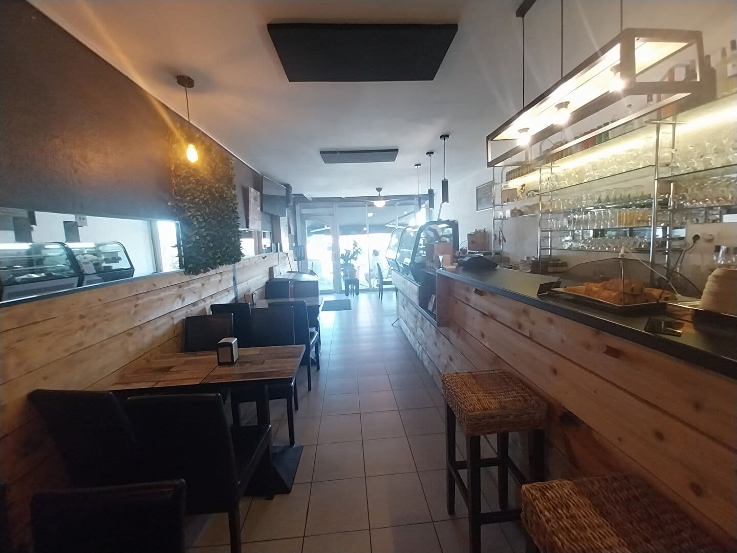 Local commercial — GIRONDE — photo 1