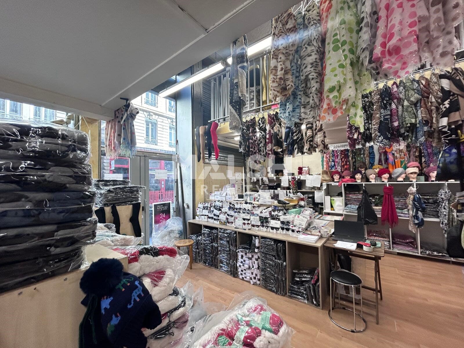 Local commercial 221 m² — RHONE — photo 1