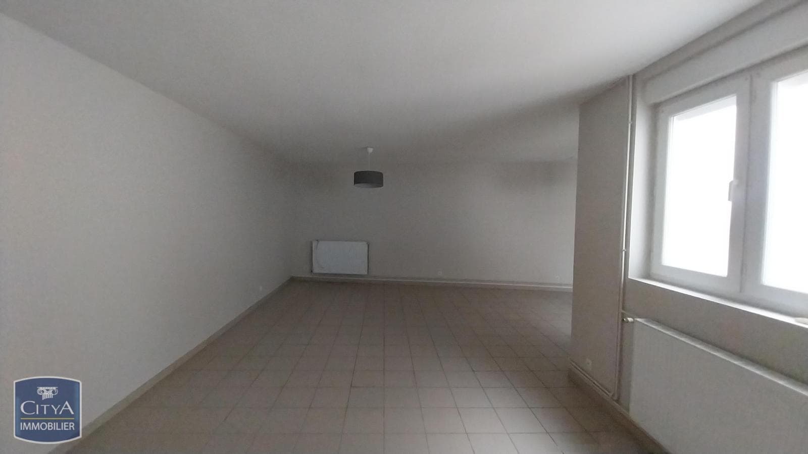 Local commercial 88 m² — CAMBRAI — photo 1