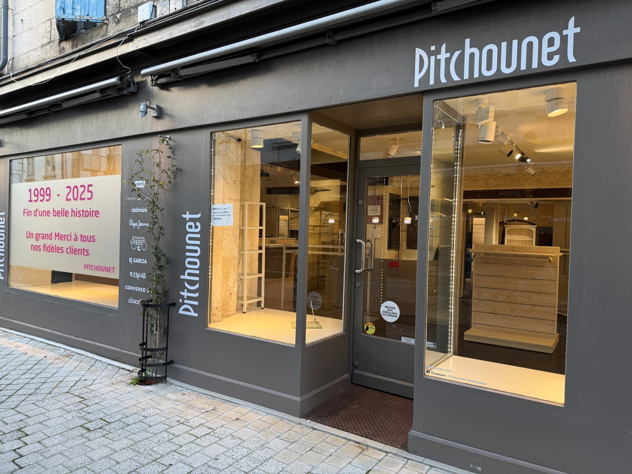 Local commercial 111 m² — ANGOULEME — photo 1