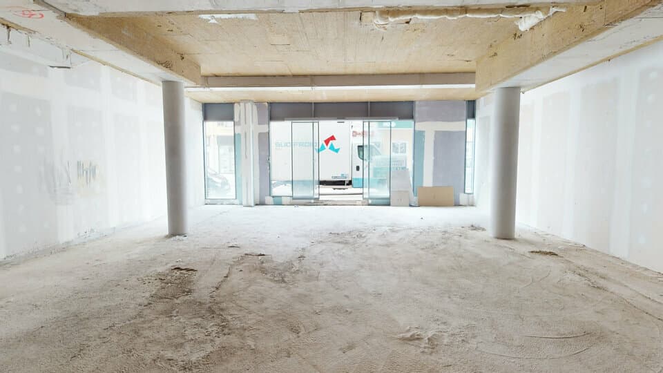 Local commercial · 221 m² · Location — photo 3