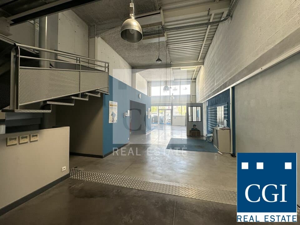 Local commercial · 96 m² · Location — photo 3