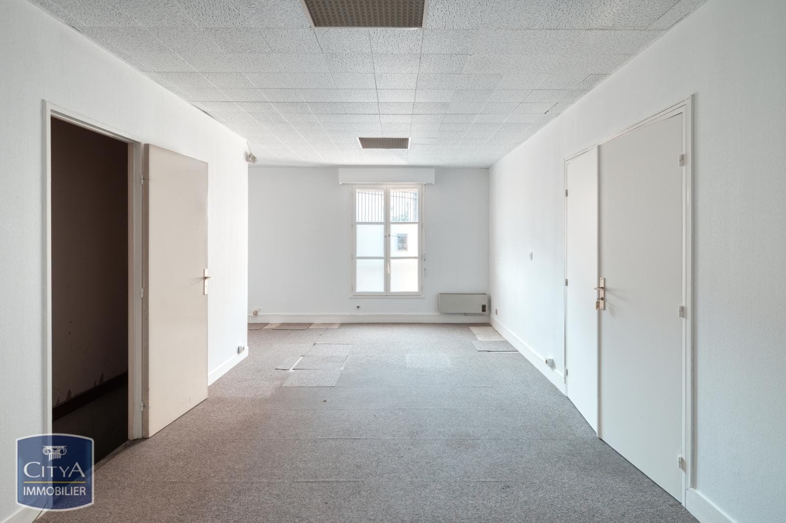 Local commercial — CHARTRES — photo 1