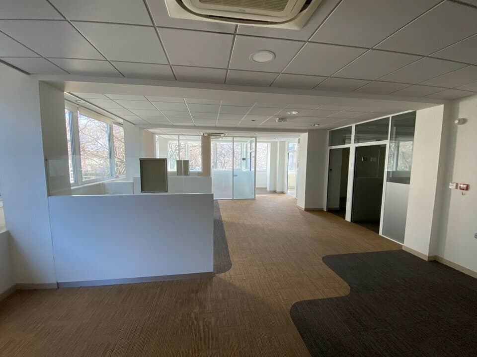 Local commercial · 262 m² · Location — photo 1