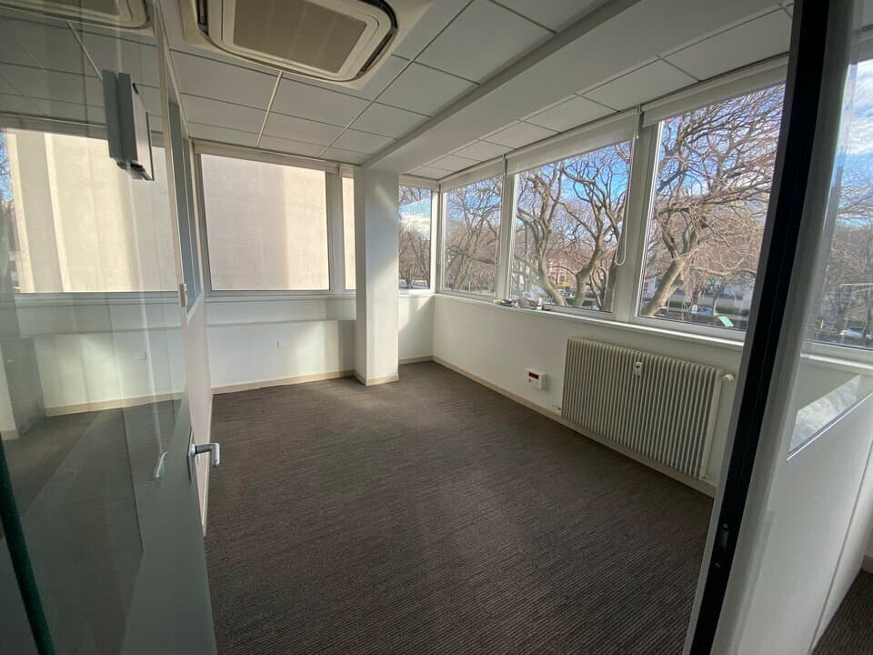 Local commercial · 262 m² · Location — photo 3