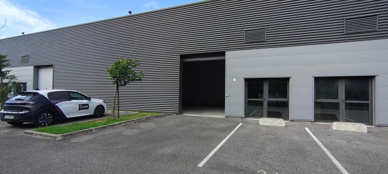 Local commercial · 97 m² · Location — photo 1