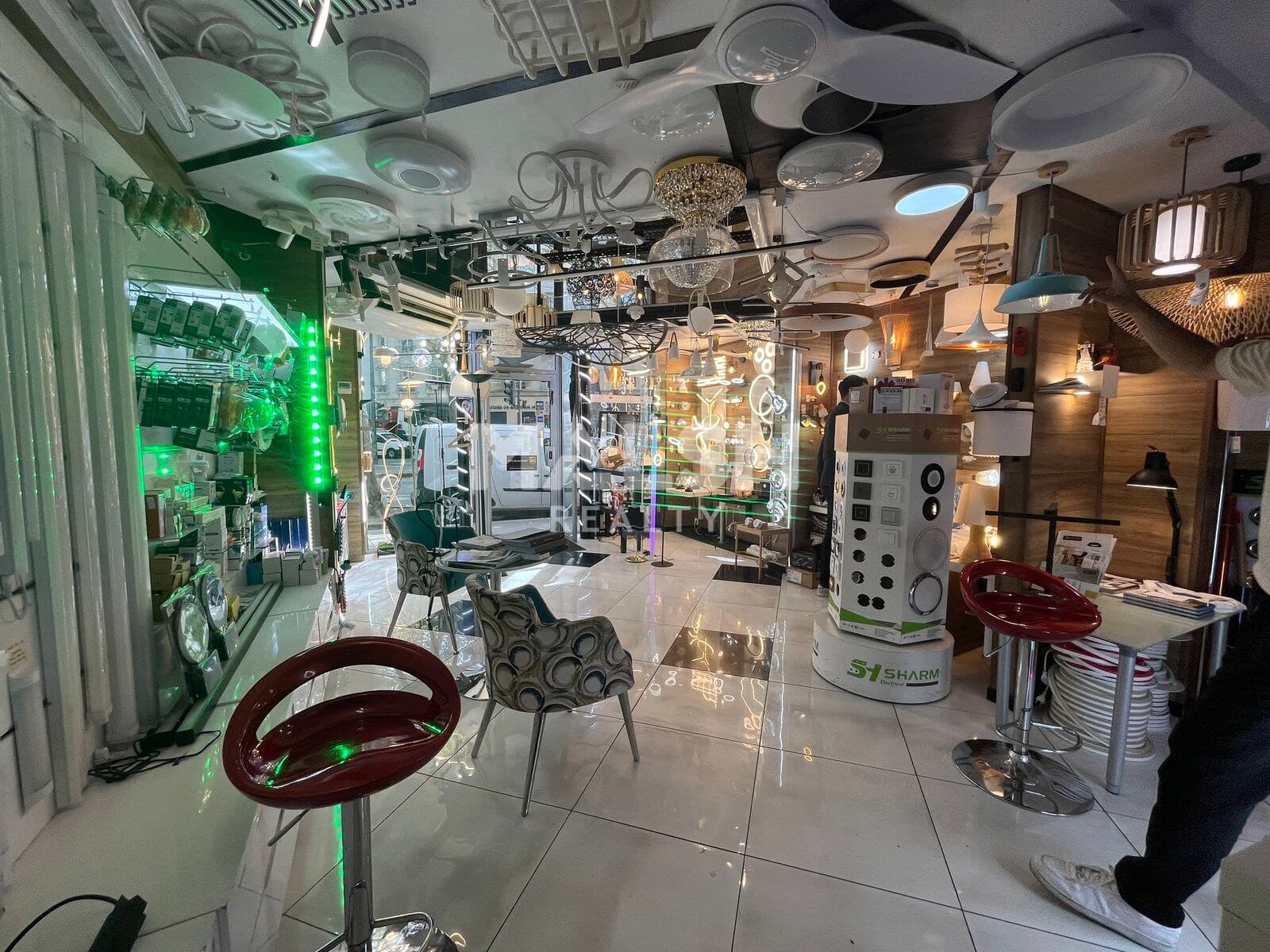 Local commercial 75 m² — RHONE — photo 1