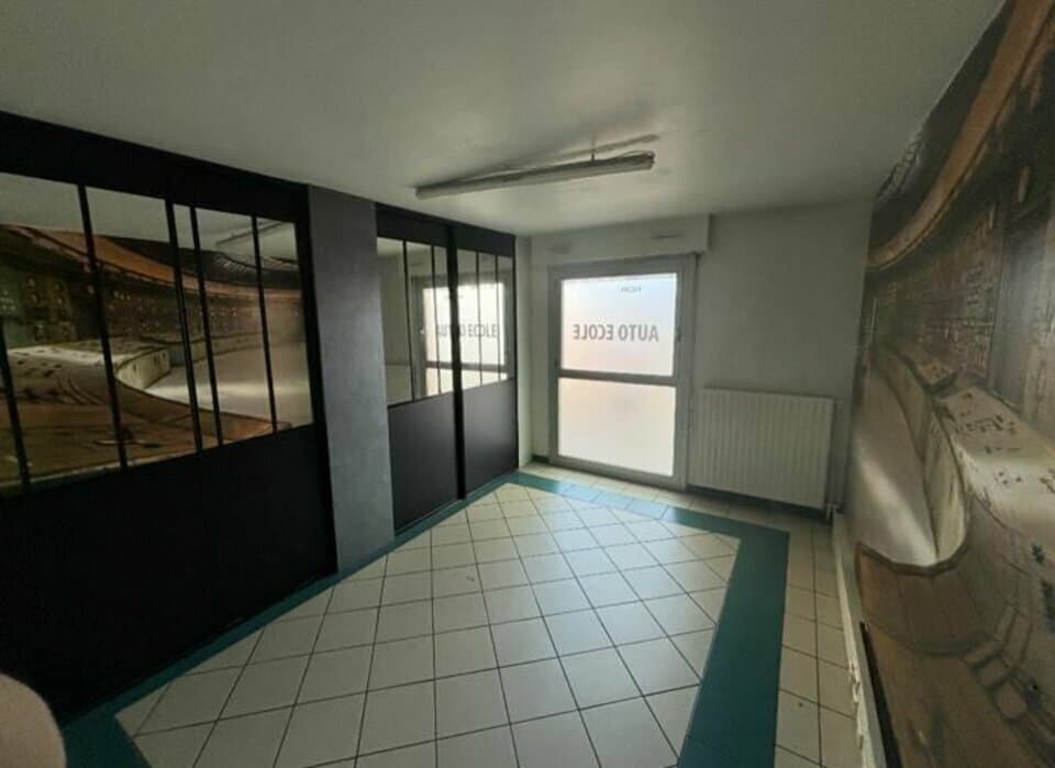 Local commercial · 147 m² · Achat des murs — photo 3