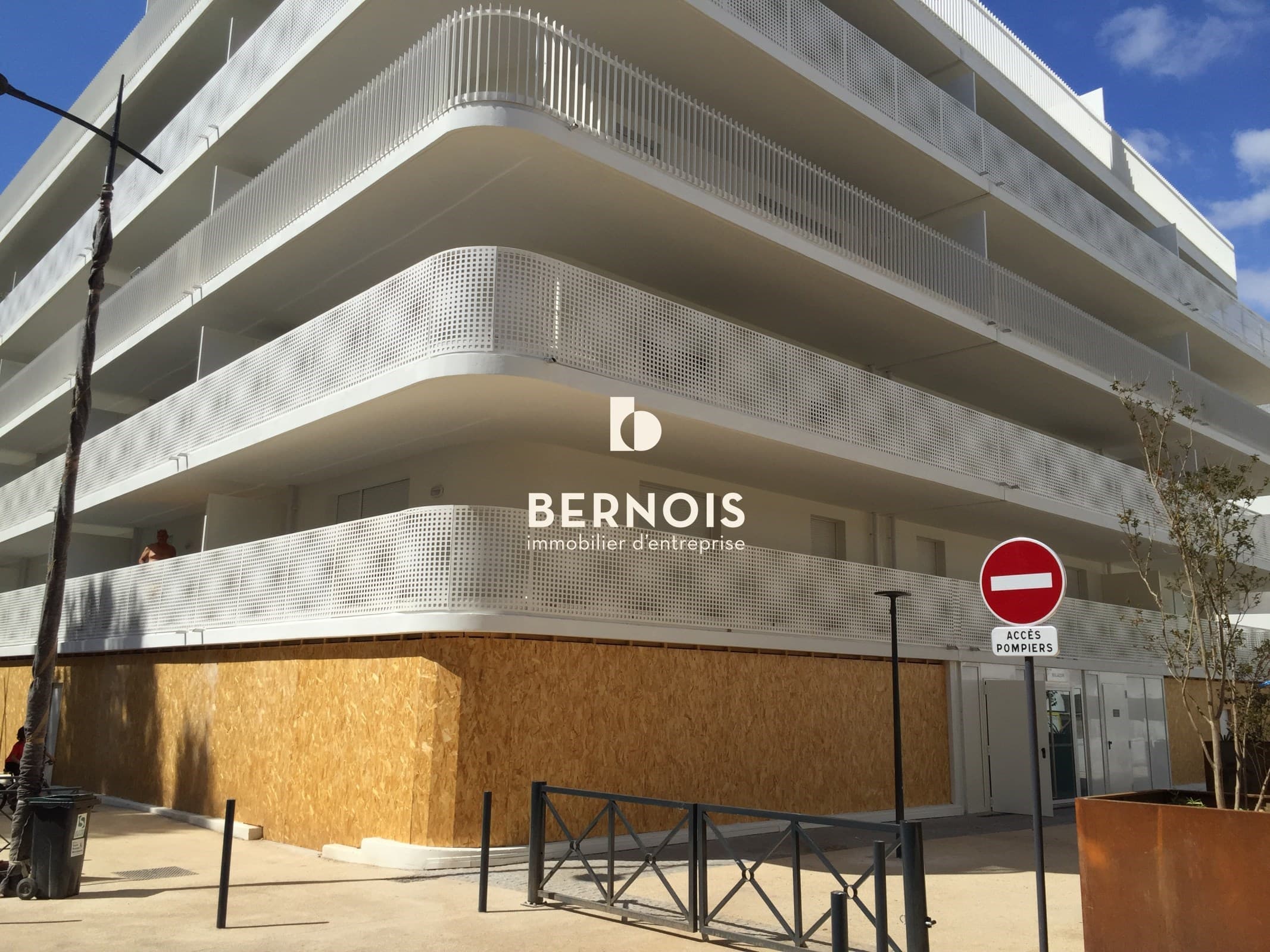 Local commercial · 376 m² · Achat des murs — photo 1