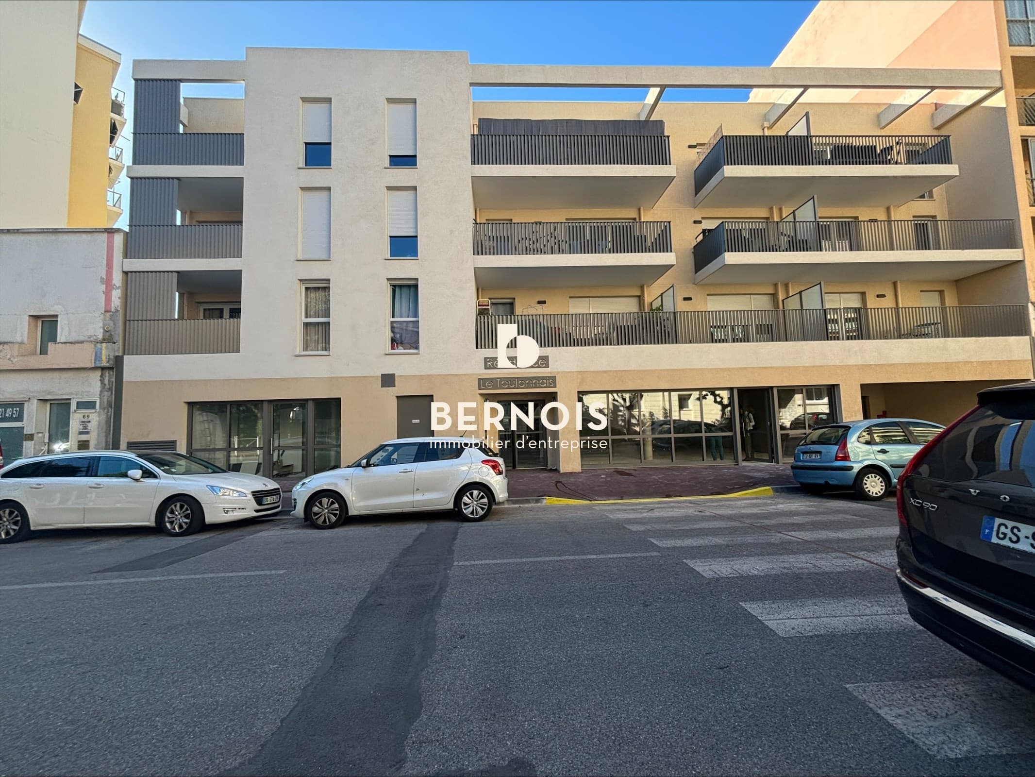 Local commercial · 77 m² · Achat des murs — photo 1