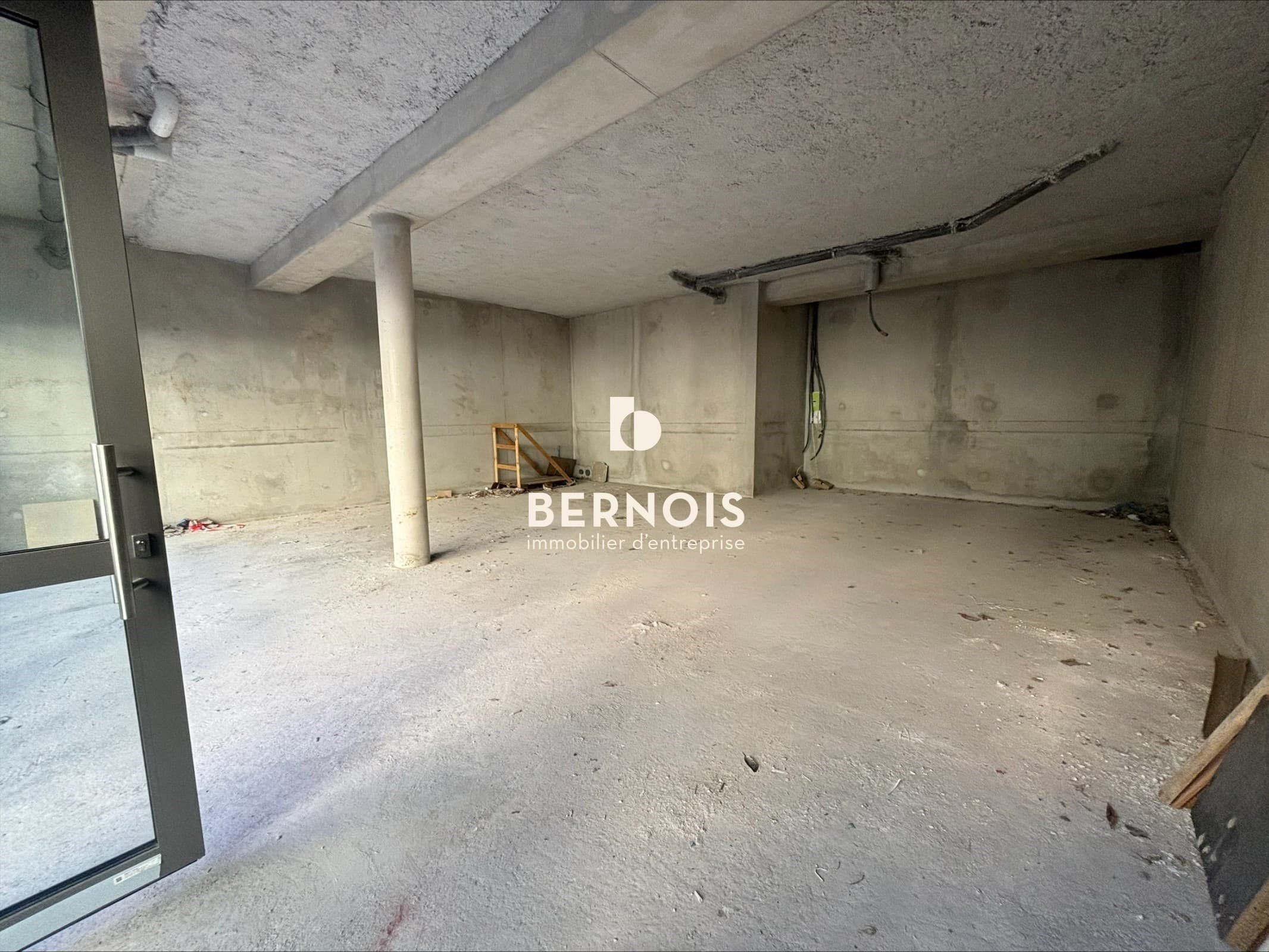 Local commercial · 77 m² · Achat des murs — photo 2
