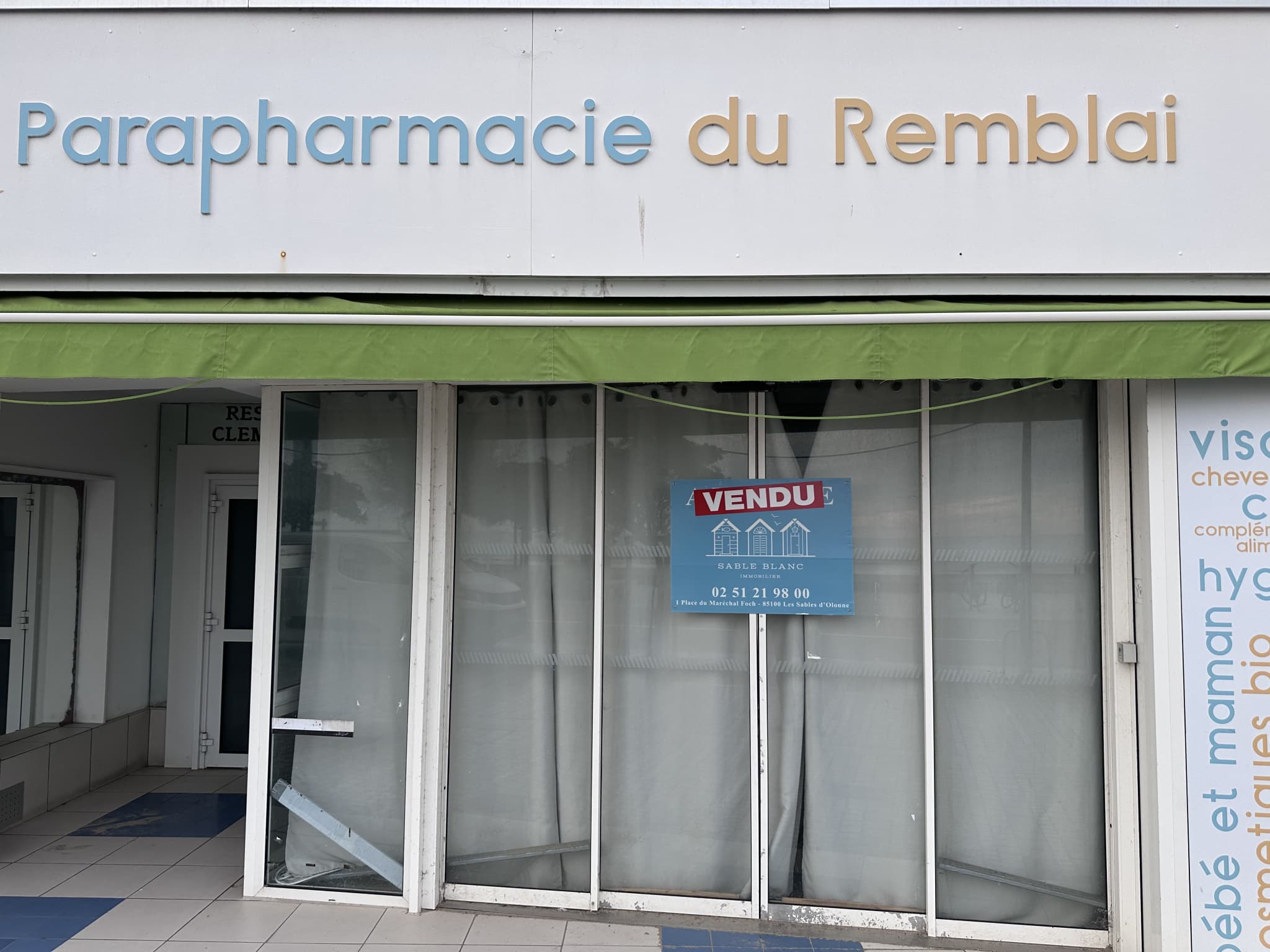 Local commercial 78 m² — LES SABLES D OLONNE — photo 1