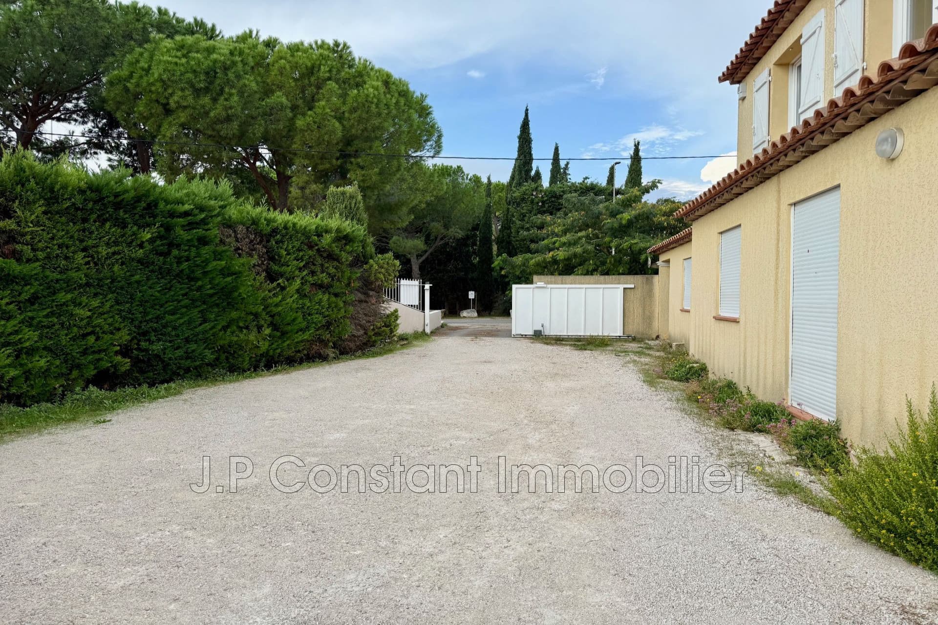 Local commercial · 190 m² · Achat des murs — photo 2