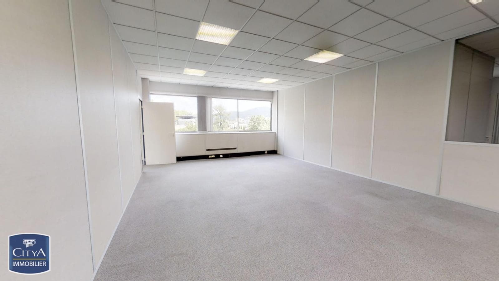 Local commercial · 154 m² · Location — photo 2