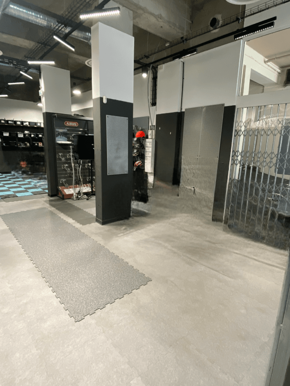 Local commercial 101 m² — MONTPELLIER — photo 1