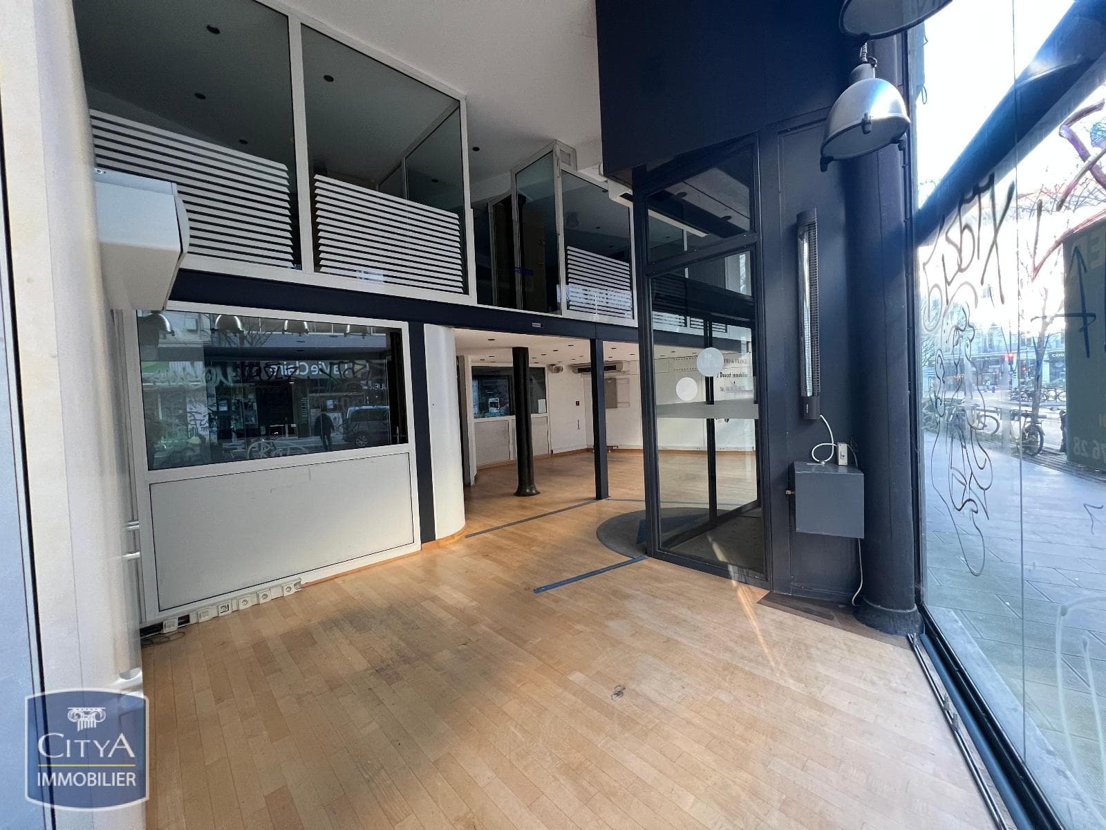 Local commercial · 265 m² · Location — photo 2