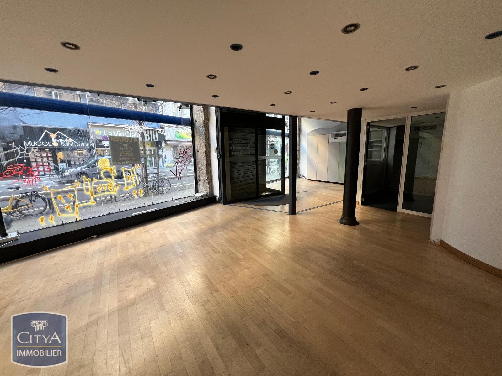 Local commercial · 265 m² · Location — photo 3