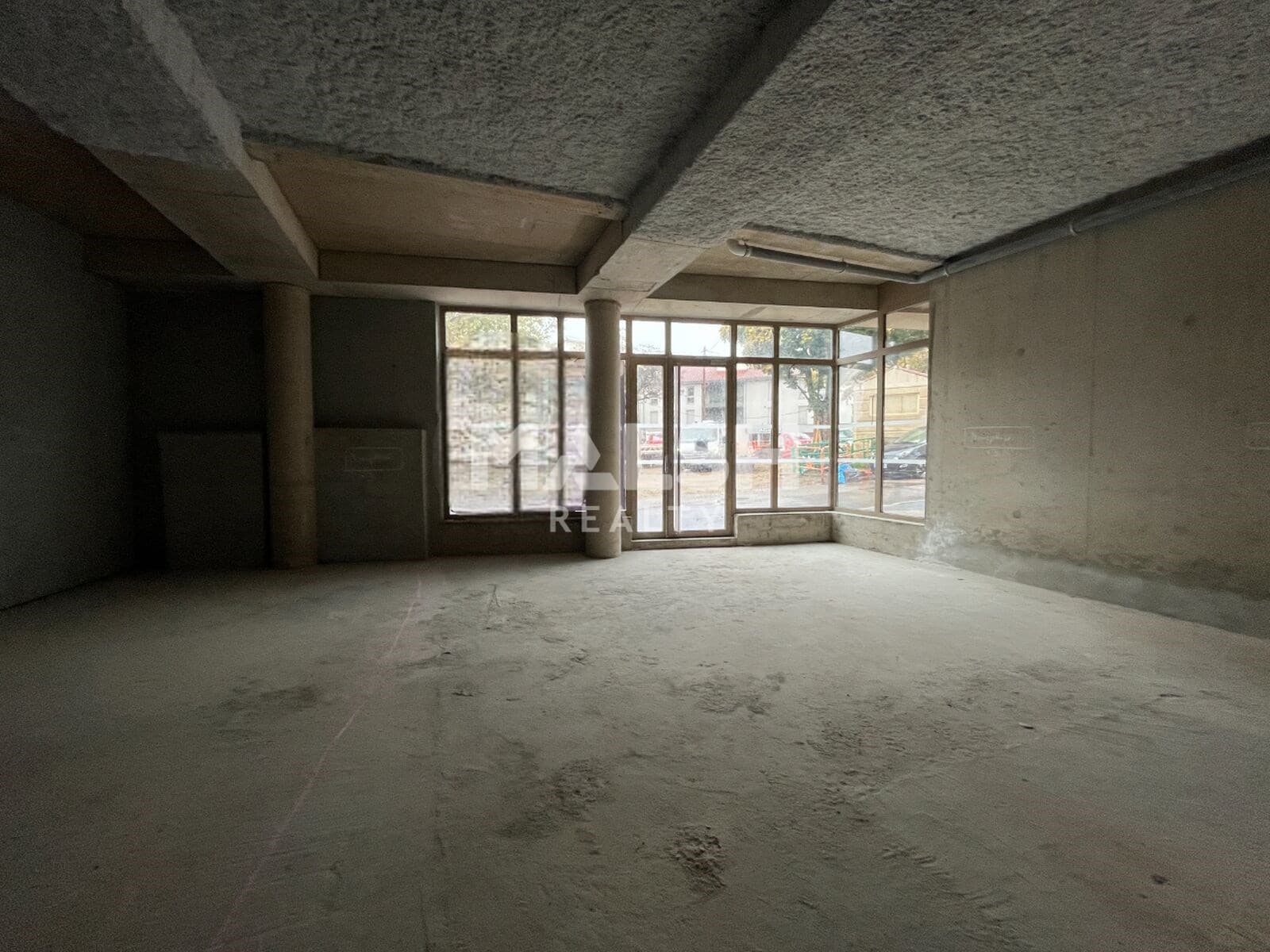 Local commercial 75 m² — RHONE — photo 1