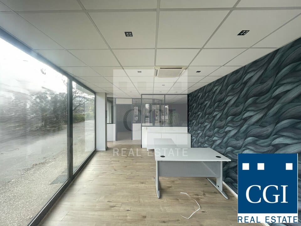 Local commercial · 334 m² · Location — photo 2